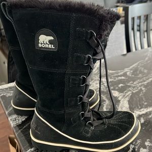 Black Sorel boots